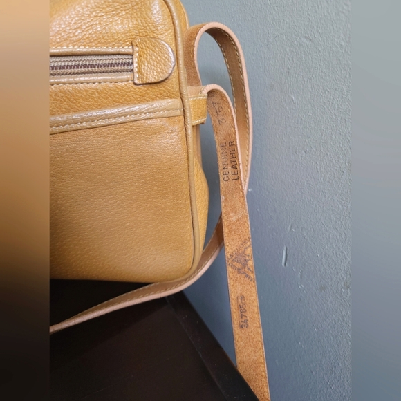 Gucci Vintage Crossbody Camera Bag, Leather Unisex - Picture 2 of 12